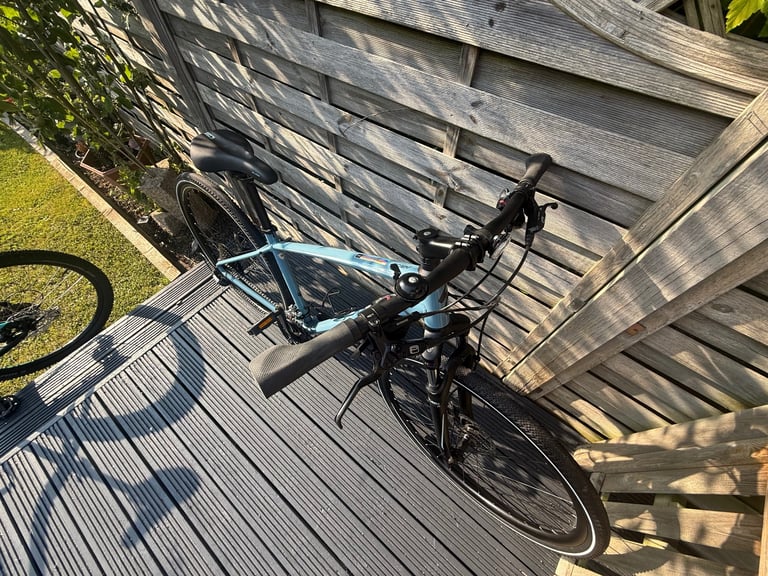 Specialized Ariel Hybrid / Mountain Bike woman’s / Girls 