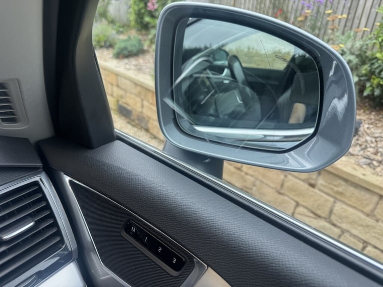 2018 Volvo XC90 T8 2.0 T8 TWIN ENGINE MOMENTUM PRO AWD 5DR Automatic 4x4 Petrol/Electric Automatic