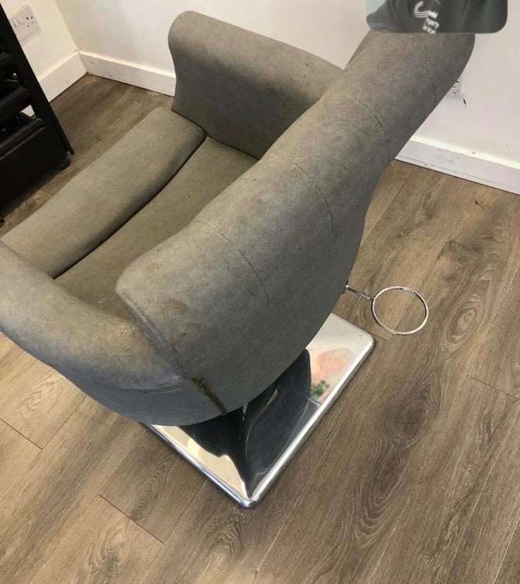 Selling 3 Hairdressers Chairs’