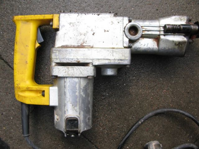 Heavy Duty Old Rotary Hammer . Oil Feeder, Carrying Case . With 2 chisels