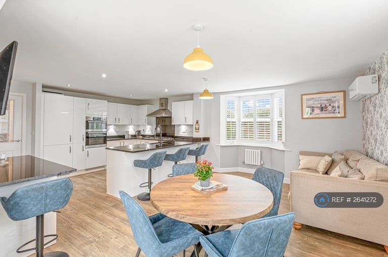 5 bedroom house in Wright Close, Leicester, LE8 (5 bed) (#2641272)