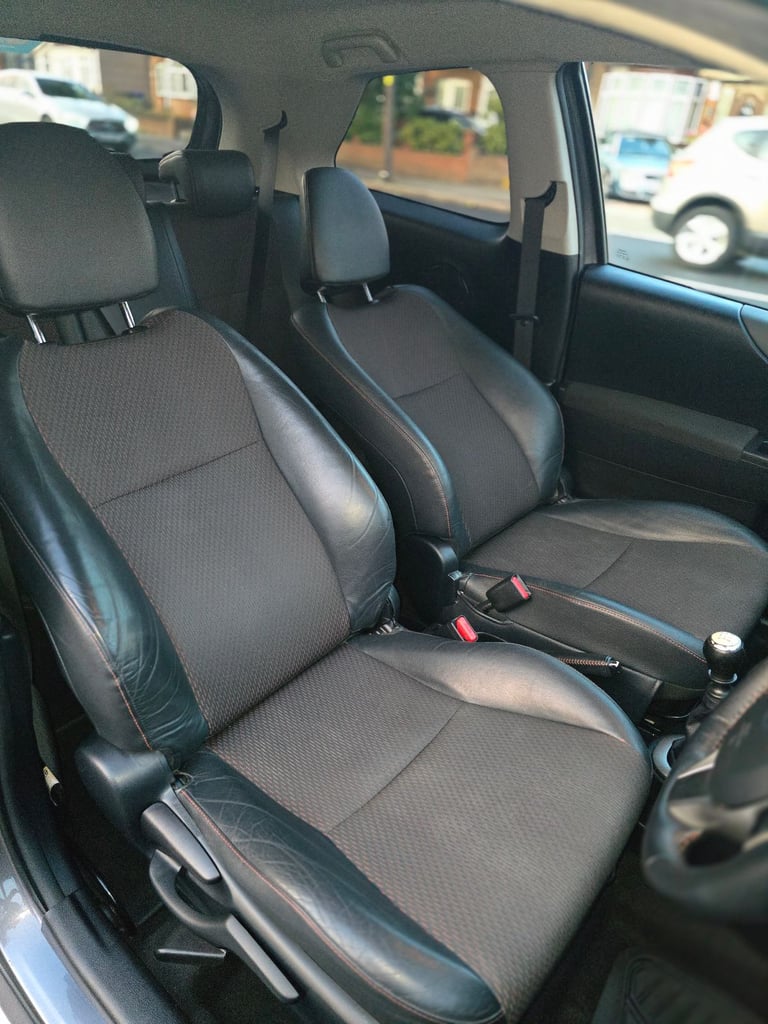 Toyota, YARIS, SR,Dual VVT-i SR Euro 5 3Dr 2013