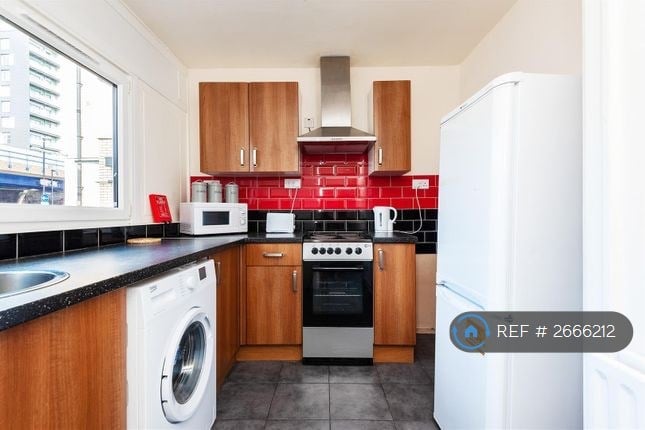 image for 3 bedroom flat in Beadnell Court, London, E1 (3 bed) (#2666212)