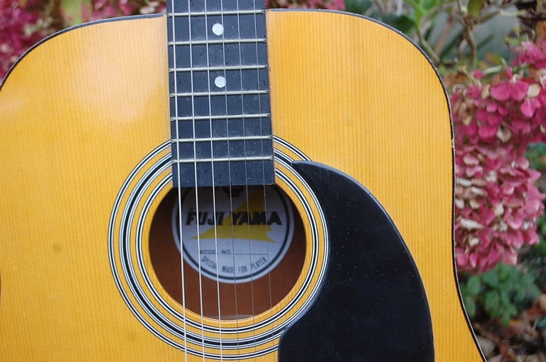 NEW FUJI YAMA ACOUSTIC GUITAR