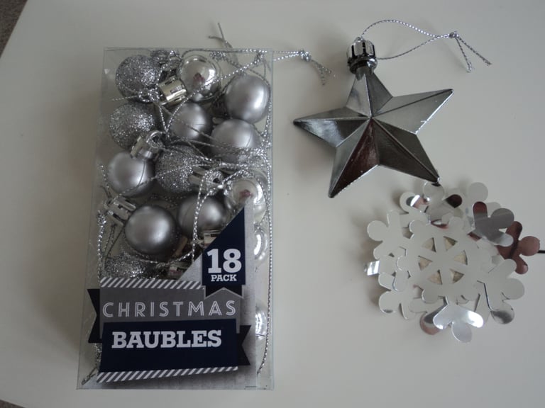 Set of 18 small silver Christmas tree baubles, plus star.