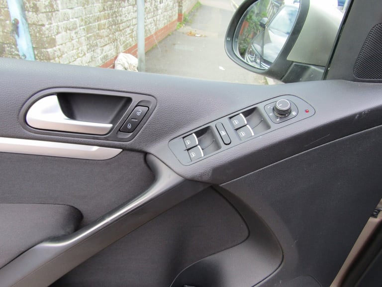 2015 Volkswagen Tiguan 2.0 TDi BLUEMOTION SPORT 4WD DSG 5DR LHD 4x4 Diesel Automatic