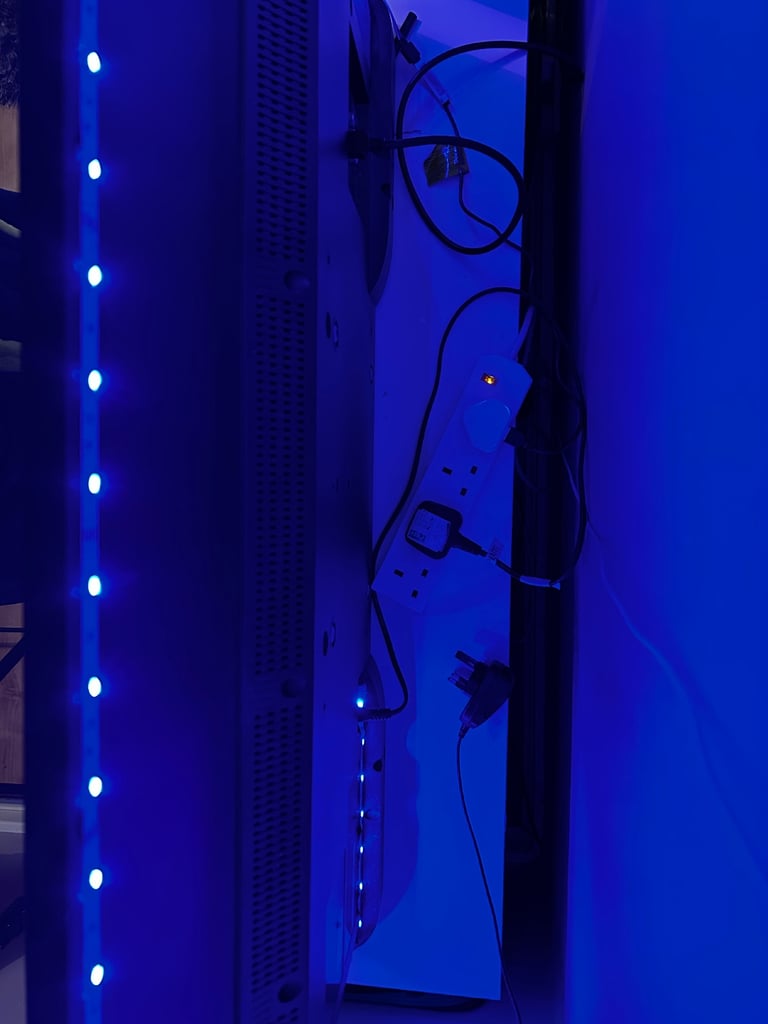 40” Toshiba TV w/ strip lights