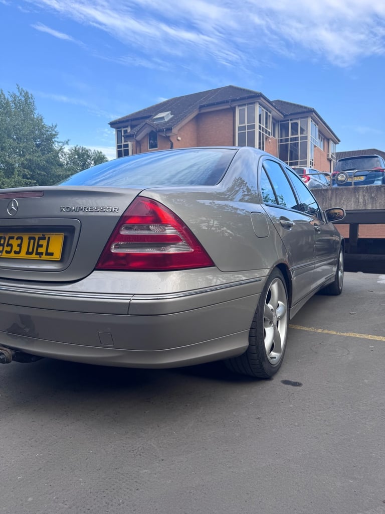 2003 MERCEDES-BENZ C CLASS C180K Avantgarde SE 4dr AUTO PETROL SILVER SALOON VGC