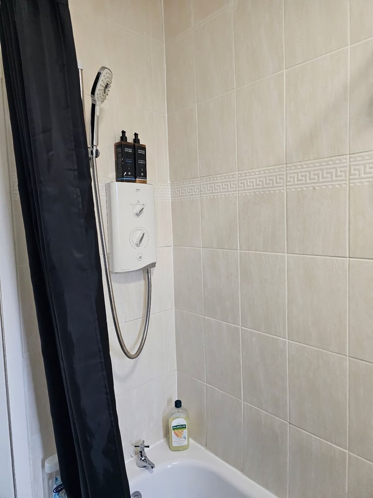 A spacious room in West Edinburgh 
