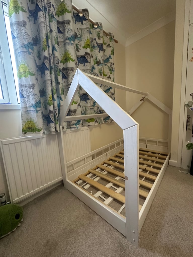 Toddler house bed