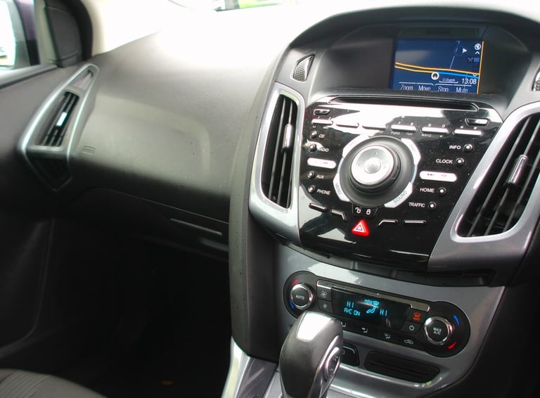 2014 Ford Focus Automatic 1.6 Titanium Navigator Hatchback 5dr Petrol Powershift