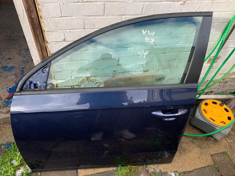 Volkswagen Passat b7 front door LH5X paint code 