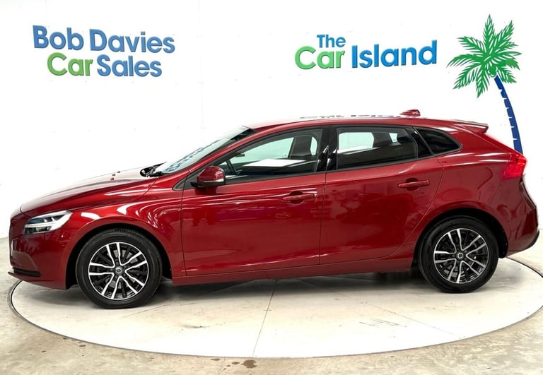 2017 17 VOLVO V40 2.0 T2 MOMENTUM HATCHBACK 5DR PETROL MANUAL EURO 6 (S/S) (122 