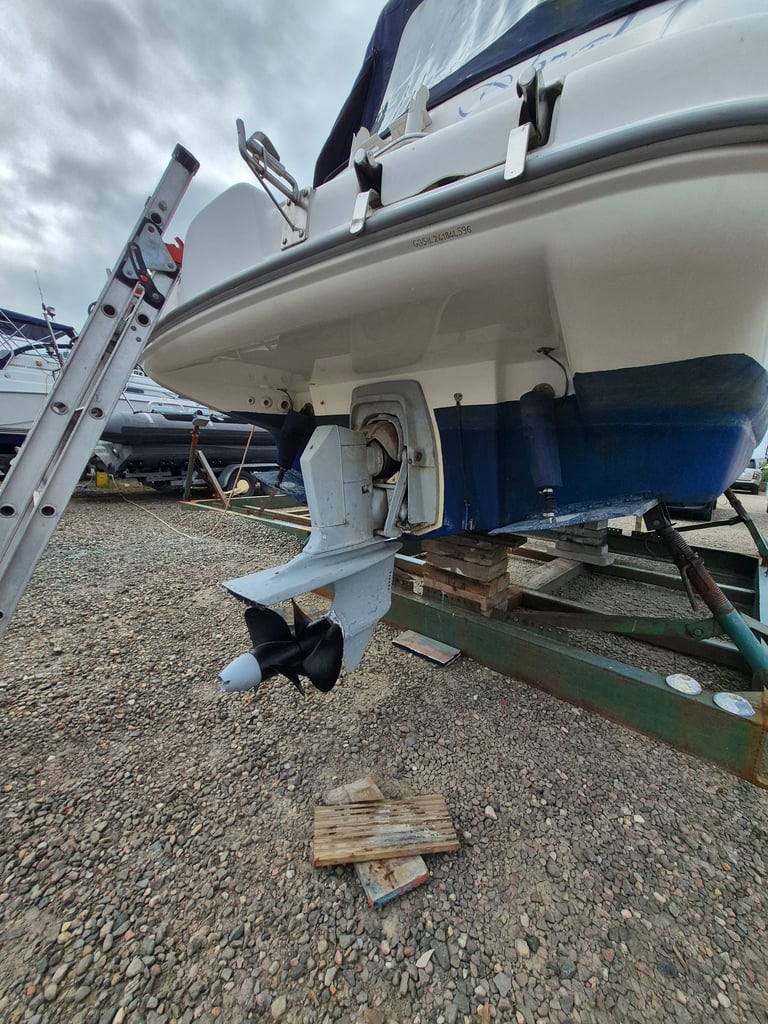 Sealine S240 4.3 Gi V6 24ft