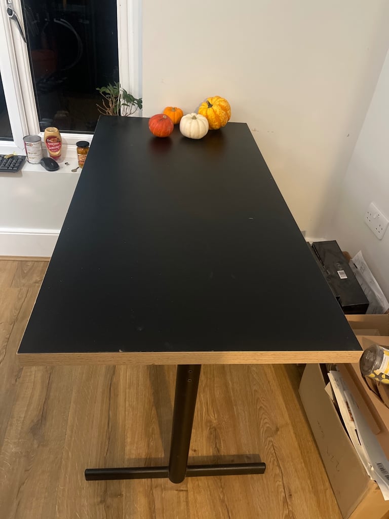 FREE Black ikea desk (collect by 8th October)