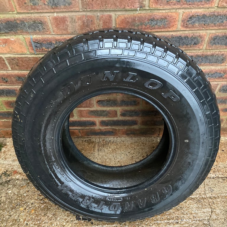 Dunlop tyre 275/70 R16 