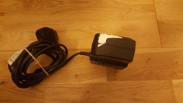 NINTENDO N64 CONSOLE WITH OFFICIAL CONTROLLER & LEADS