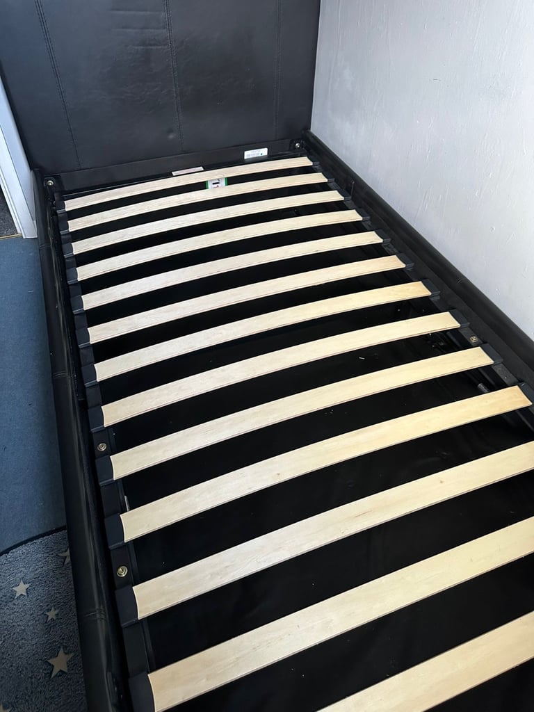 *Free* Black leather single Ottoman 