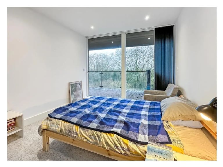 Beautifully appointed top-floor apartment. NO CORPORATE INQUIRY.