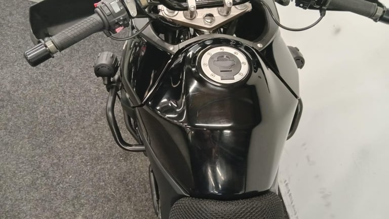 SUZUKI DL1000 ** MOT AUGUST 2026 - FULL LUGGAGE - ENGINE BARS **