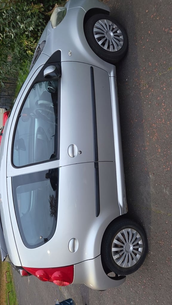 Peugeot, 107, Hatchback, 2011, Manual, 998 (cc), 5 doors