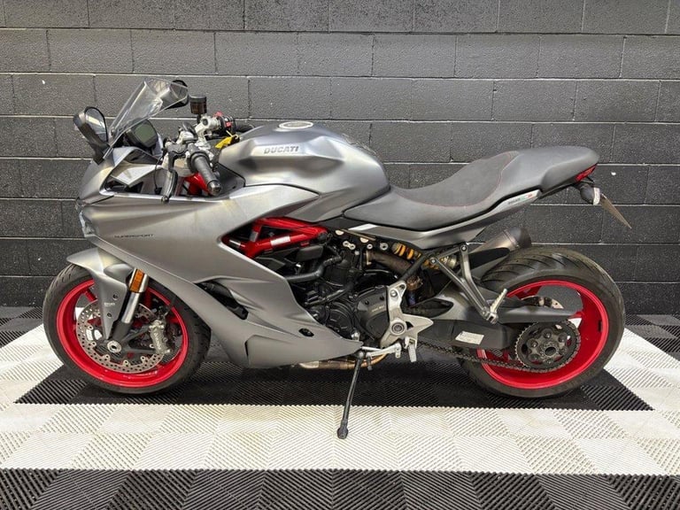 2019 69 DUCATI SUPERSPORT 937 SUPER SPORTS PETROL MANUAL EURO 4 (110 PS)