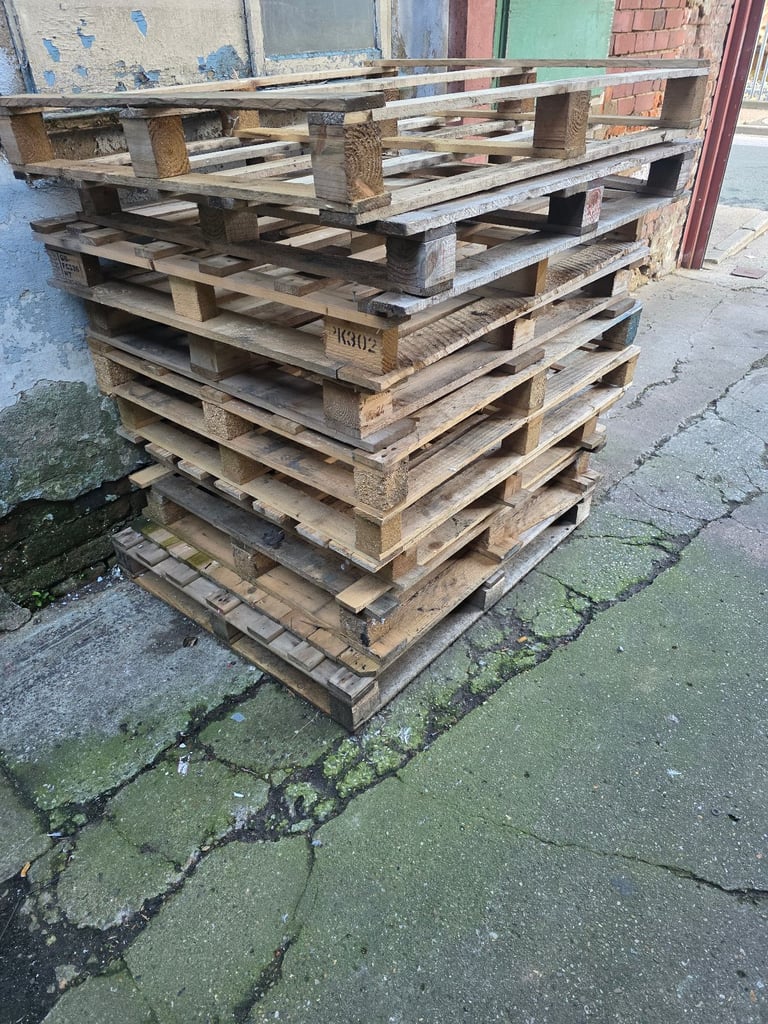 image for 9 free pallets