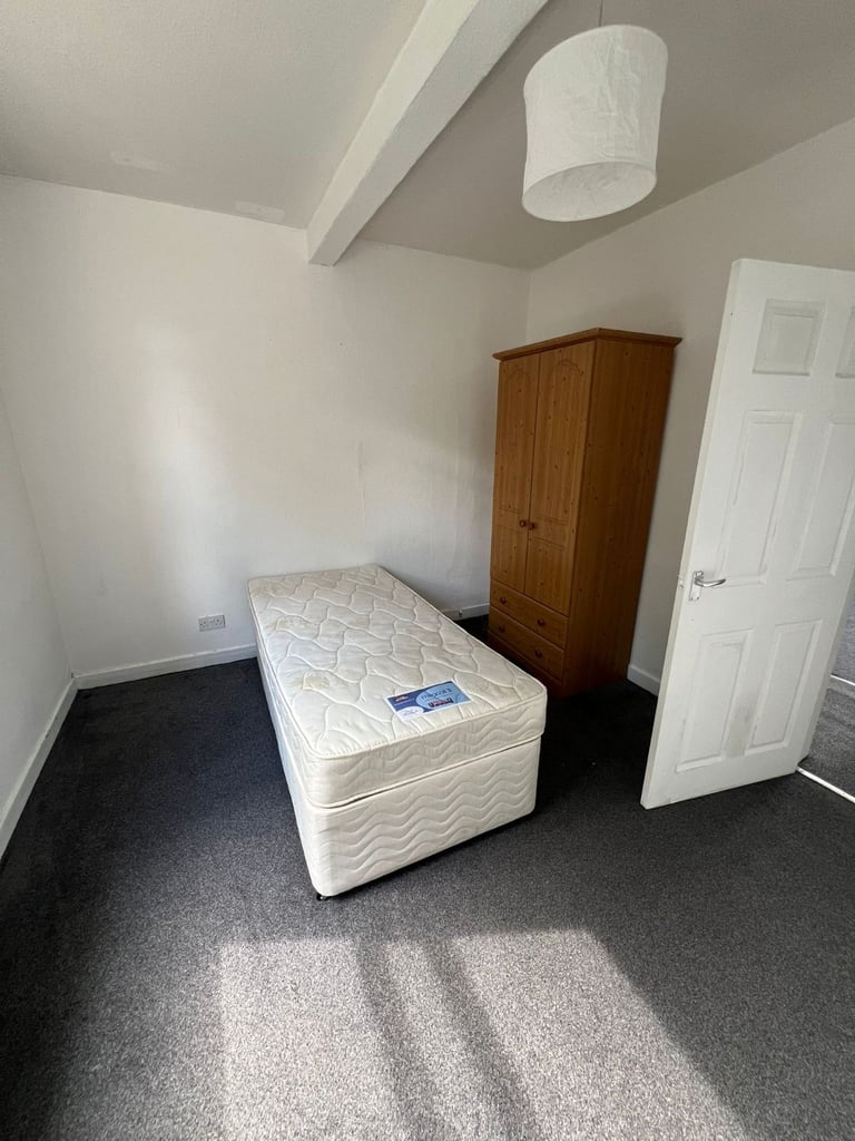 2/3 Bedroom Flat Prestonfield, nr University 
