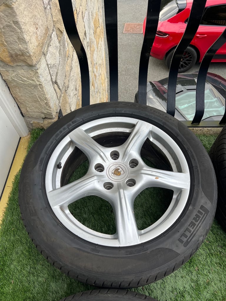 Porsche Panamera 18” alloy wheels and 4Pirelli Tyres