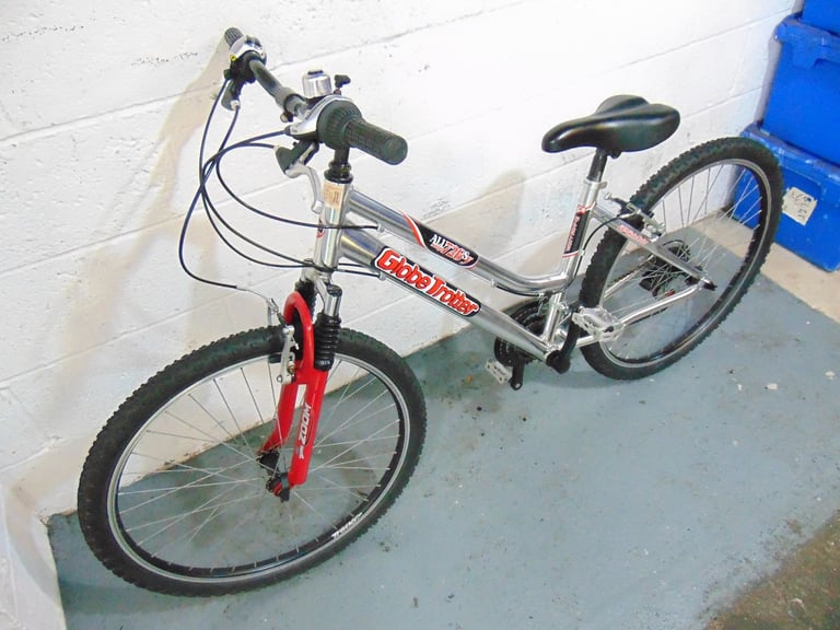 Globe Trotter (16 inch frame) Hardtail Mountain Bike (free local delivery)