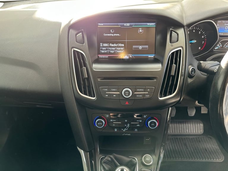 2015 Ford Focus 1.0 EcoBoost 125 Titanium 5dr HATCHBACK PETROL Manual