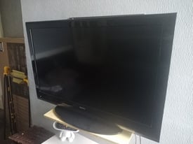 Sanyo 37 inch TV with remote