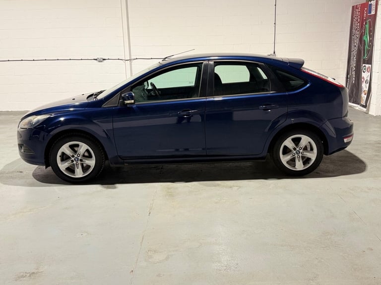 2011 Ford Focus 1.6 Zetec 5dr HATCHBACK Petrol Manual