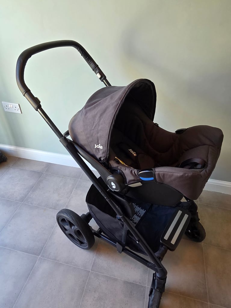 Joie Chrome dlx Travel System & i-Venture Car Seat with i-Base Advance