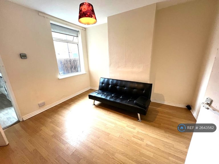 4 bedroom house in Newington Road, Northampton, NN2 (4 bed) (#2643562)