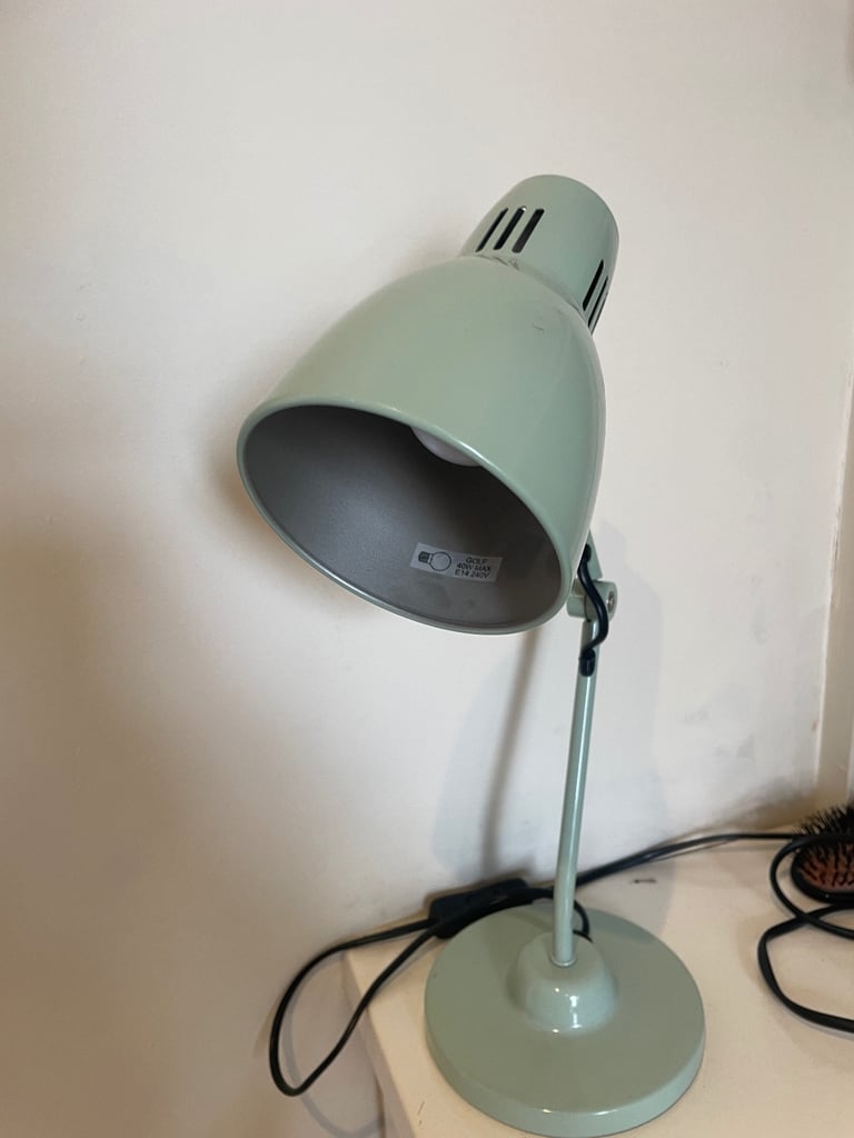 2 x bedside lamps 