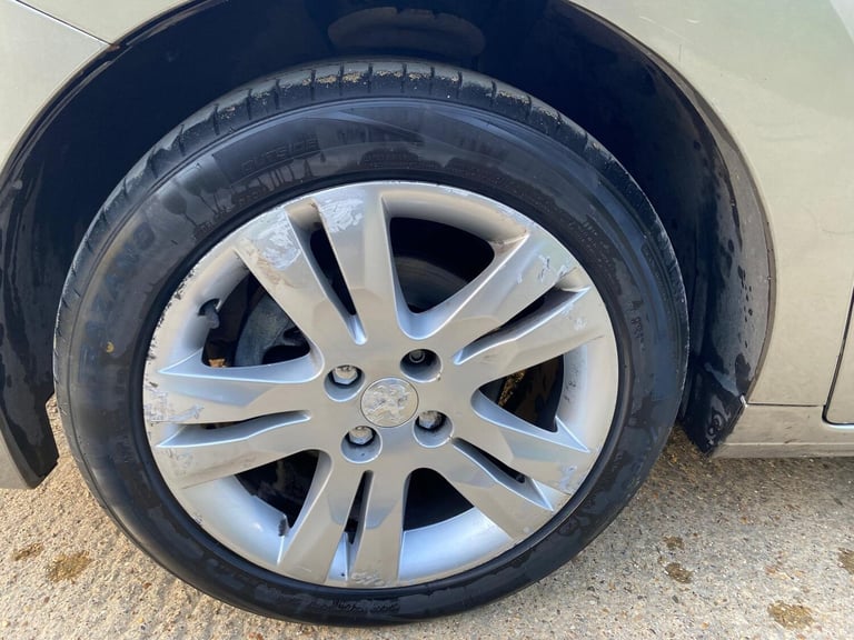 2015 Peugeot 5008 1.6 e-HDi Active MPV 5dr Diesel EGC Euro 5 (s/s) (115 ps) MPV Diesel Automatic