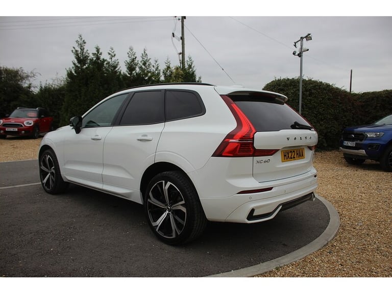 2022 Volvo XC60 B5 MHEV R-Design SUV HYBRID Automatic