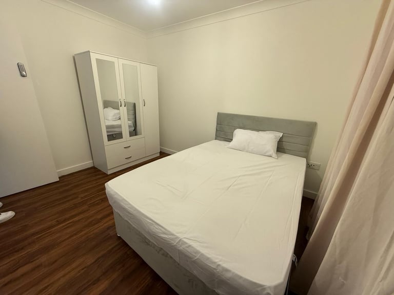 Spacious & Cosy double Room for Rent UB5 6FQ