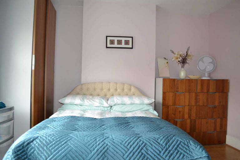 Nice 3 Bedroom House (Ealing) - 20 mins to Centre