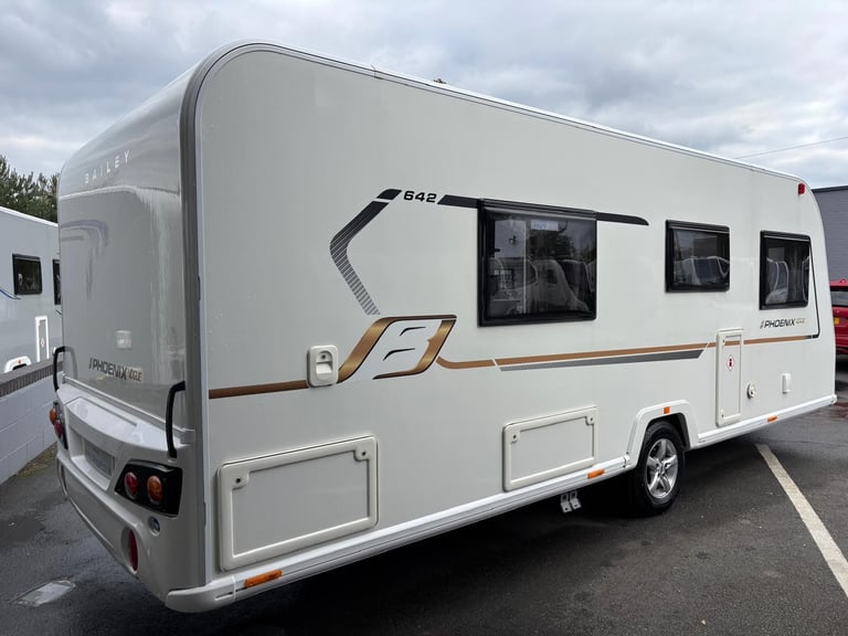 2019 Bailey Phoenix Vogue 642 SE Fixed Beds, End Washroom, 12 Months Warranty