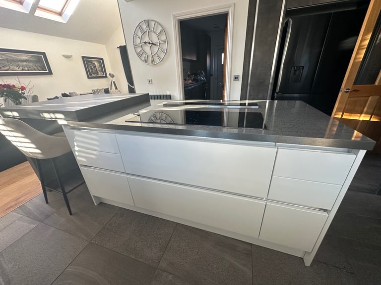 Kitchen Island Units, Drawers, Worktops, Breakfast Bar, Induction Hob, Extractor, Glass Sink & Tap