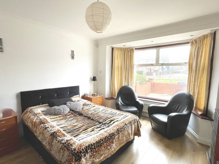 5 bed semi-detached house to rent The Vale, Cricklewood NW11 - Available Now