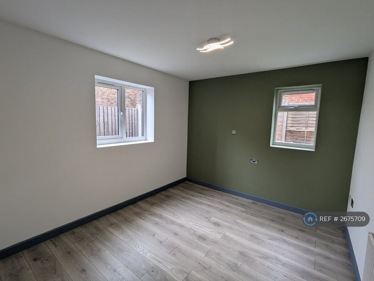 3 bedroom house in Barlow Close, Wallington, SM6 (3 bed) (#2675709)