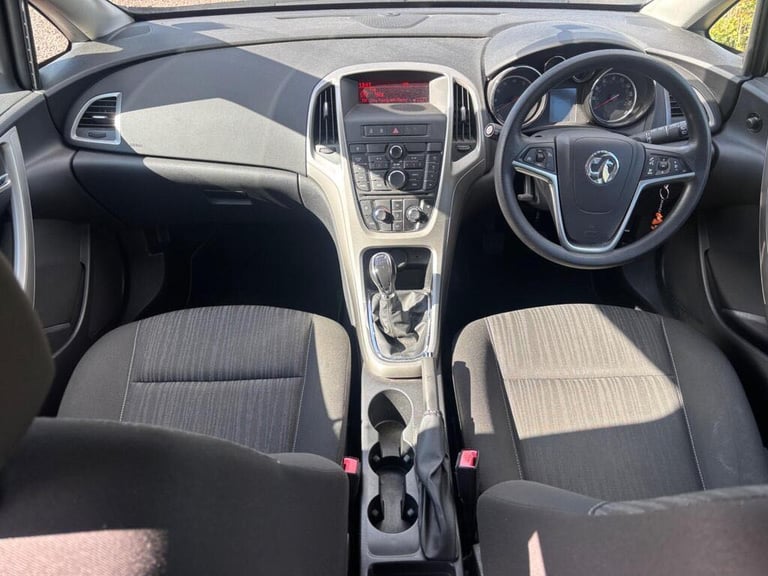 Vauxhall, ASTRA, Hatchback, 2011, Manual, 1598 (cc), 5 doors
