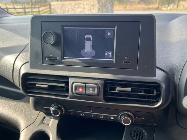 VAUXHALL COMBO-E 2300 100kW 50kWh DYNAMIC AUTOMATIC L1 VAN 71 REG 12,800 MILES