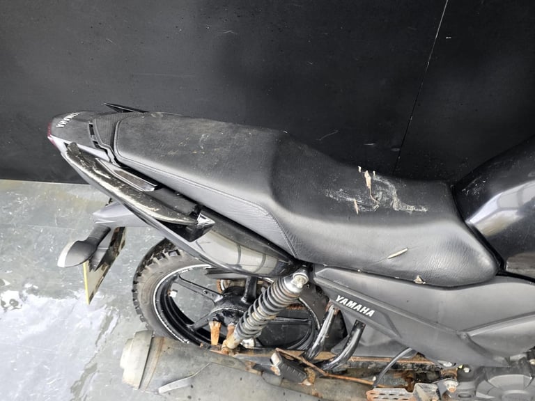 YAMAHA YS 125 PROJECT BIKE LEARNER LEGAL 125cc HPI CLEAR