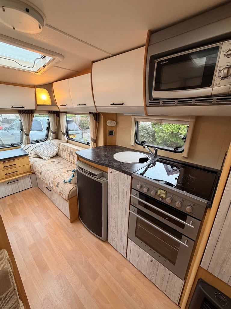 Stirling Europa 540 6 Berth