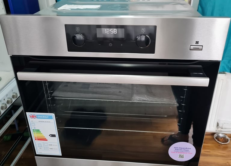 AEG SteamBake multifunction single electric oven built-in brand new 