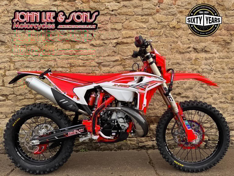 Beta RR200 X-PRO Enduro Bike, New 2025 Model, In Stock & £600.00 Of Freebies